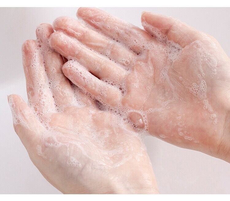 صابونة التواليت لليدين بالوان مختلفة لعدم تعرضها للهواء امنة .صابون التواليت ، صابون طبيعي يدوي الصنع ذو رائحة طبيعية